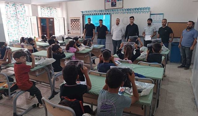 Çermik’te Öğrencileri Sevindiren Destek! 200 Okul Üniforması Dağıtıldı