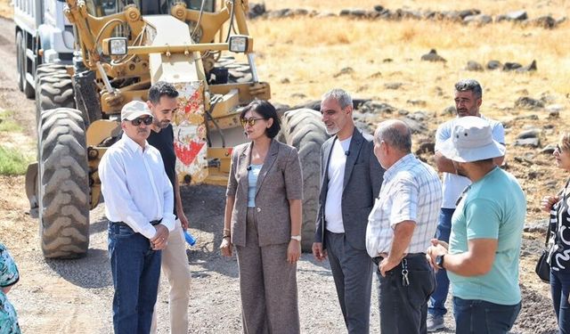 Kayapınar’ın kırsalında kış öncesi yol seferberliği