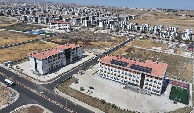 Depremden etkilenen Diyarbakır'da 96 derslikli 3 okul ilk öğrencilerini bekliyor