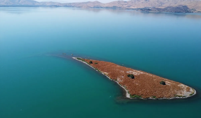 Hazar Gölü’nün derinliklerinde deprem izleri: Batık şehirdeki tahribat görüntülendi