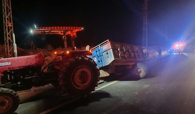 SUV tipi araç ile traktörün çarpıştığı kazada maddi hasar oluştu