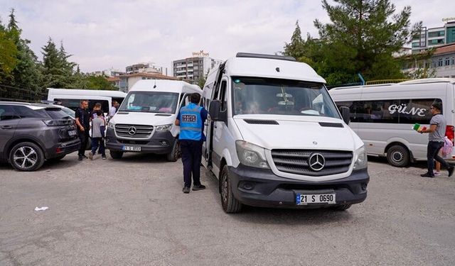 Diyarbakır’da Okul Servislerine Sıkı Denetim: Fazla Öğrenci Taşıyan Araçlara İşlem