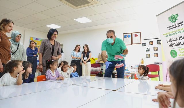 Zarokistan’da çocuklara Kürtçe ve Zazaca ağız-diş sağlığı eğitimi