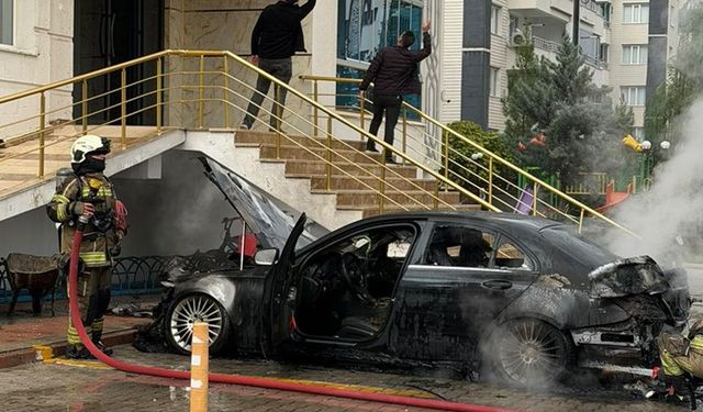 Diyarbakır’da Park Halindeki Araç Yandı