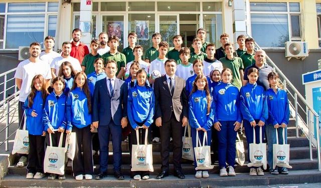Çınar’da Genç Sporculara Destek: Spor Malzemeleri Dağıtıldı