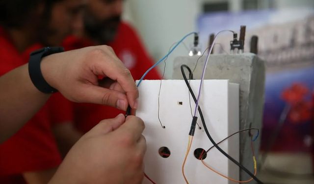 Depremzede Öğrencilerden Hayat Kurtarabilecek Buluş