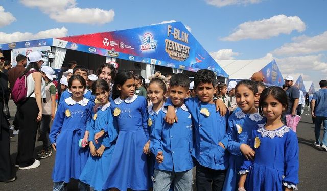 Çocuklar gökyüzündeki teknolojiyle buluştu