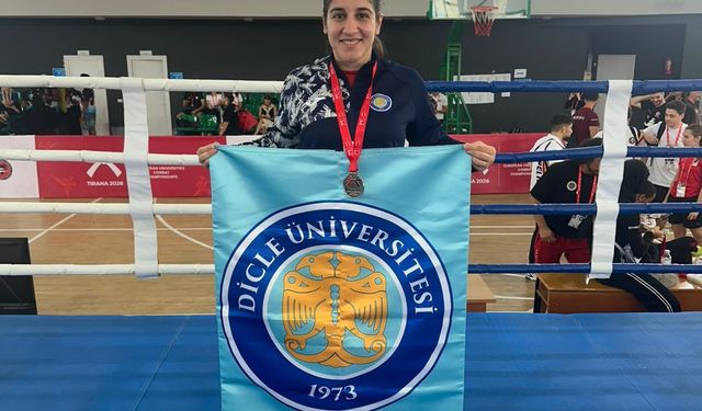 Dicle Üniversitesi Öğrencisi Kick Boks'ta Tarih Yazdı