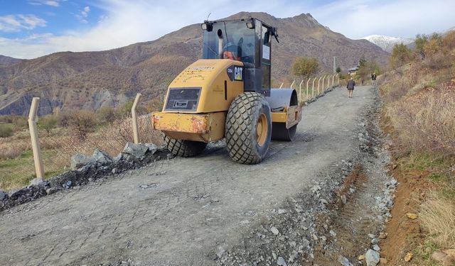 İslamköy Mahallesinde başlatılan yol yapım çalışması tamamlandı.