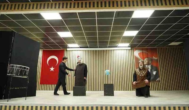 Kulp'ta "Anadolu Şahidimiz" oyunu büyük ilgi gördü