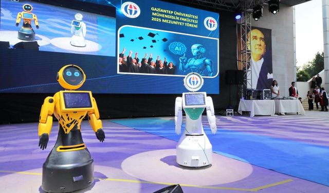 GAÜN'de yapay zekâ ve robotlarla mezuniyet töreni yapıldı