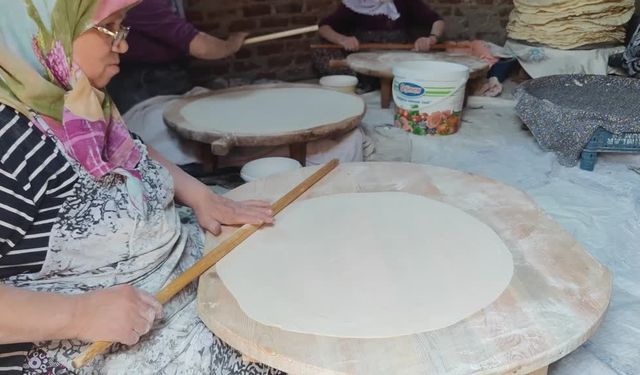 Asırlık gelenek olan imece usulüyle kışlık yufka hazırlıkları başladı