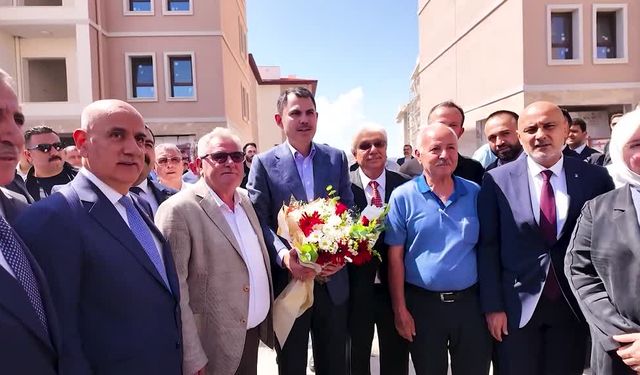 Bakan Kurum, Kahramanmaraş'ta depremzede Çıra ailesini ziyaret etti