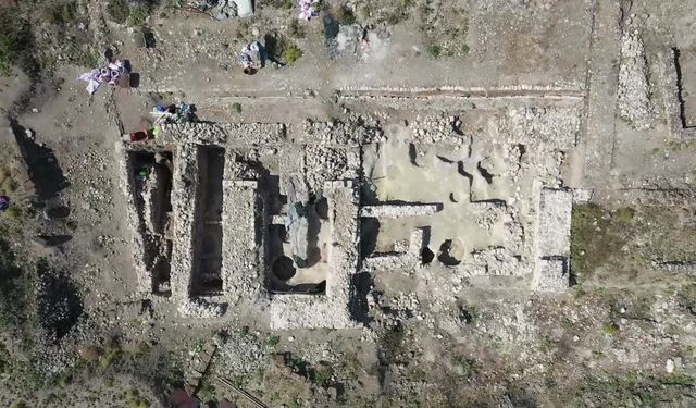 Daskyleion'daki Lidya mutfağında iki ocak kalıntısı gün yüzüne çıkarıldı