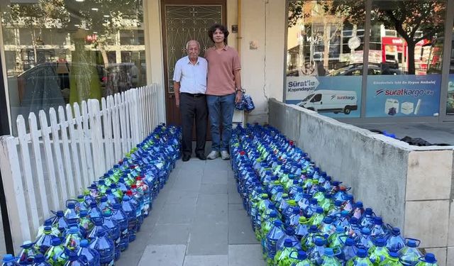 Dede ve torunu engellilerin hayatına dokunmak için mavi kapak topluyor