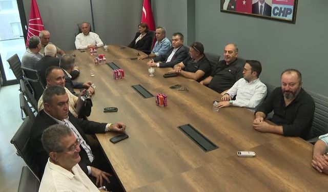 Gürsel Tekin, CHP İstanbul İl Başkanlığı önünde konuştu