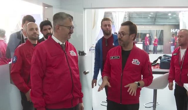 Cumhurbaşkanlığı İletişim Başkanı Duran, TEKNOFEST'i ziyaret etti