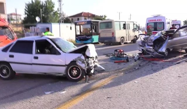 İki otomobilin çarpıştığı kazada sürücüler öldü