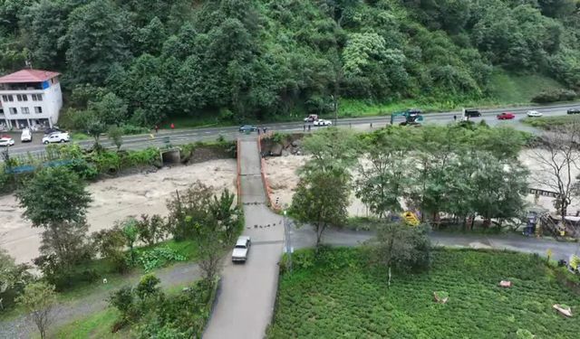 Rize’de dereler taştı, köprü çöktü, 15 aile tahliye edildi