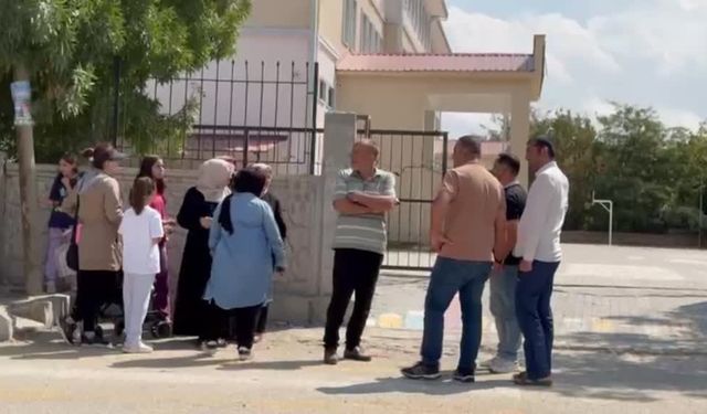 Sınıfa giren saldırgan 2 öğretmeni yaraladı