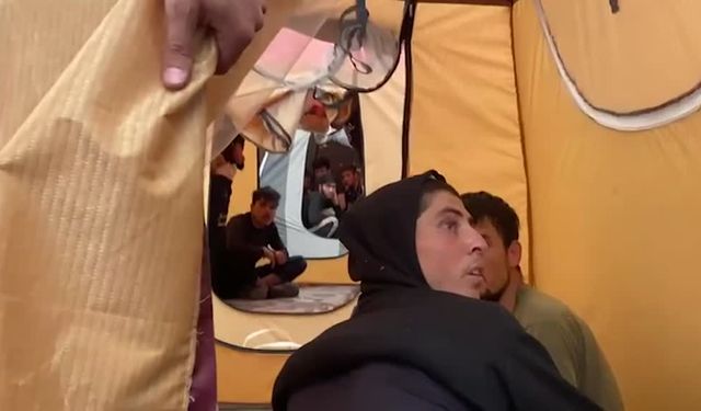 Tır dorsesinde 17 düzensiz göçmen yakalandı