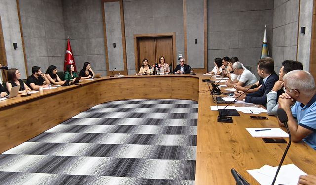 Meral Danış Beştaş, Diyarbakır’da Kürt Dil Komisyonlarıyla görüştü
