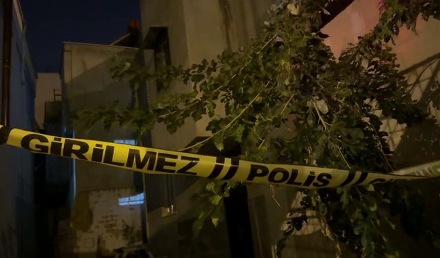 Bir kadın 5 yaşındaki oğlunu bıçaklayarak öldürdü