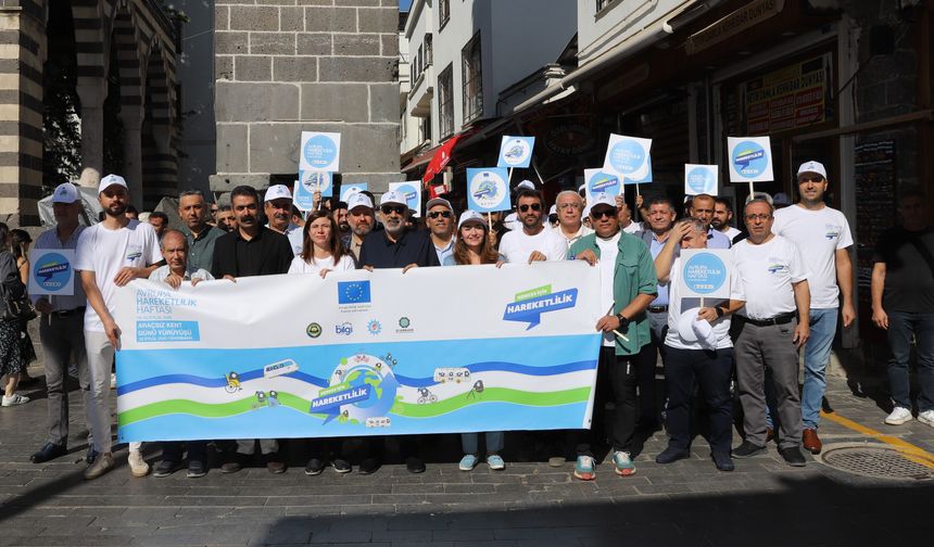 Eşbaşkanlar, Araçsız Kent Günü Yürüyüşü’ne katıldı