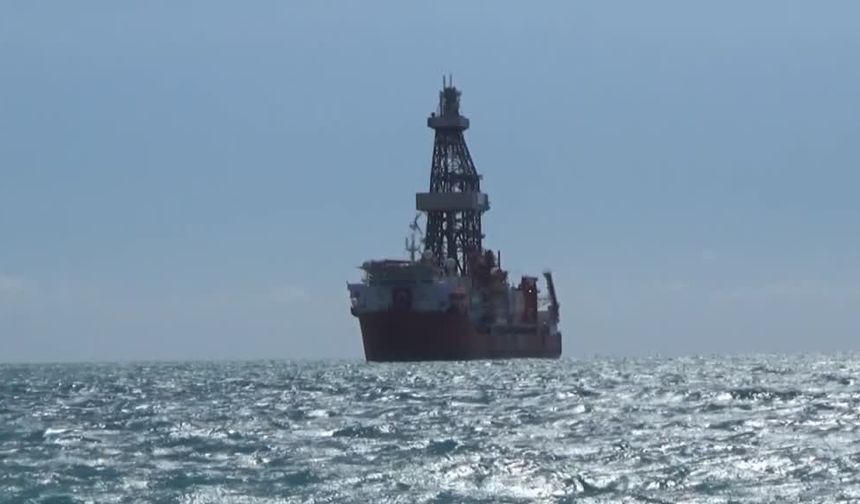 Enerji filosuna katılan iki yeni sondaj gemisinin ilki Taşucu Limanı'na ulaştı