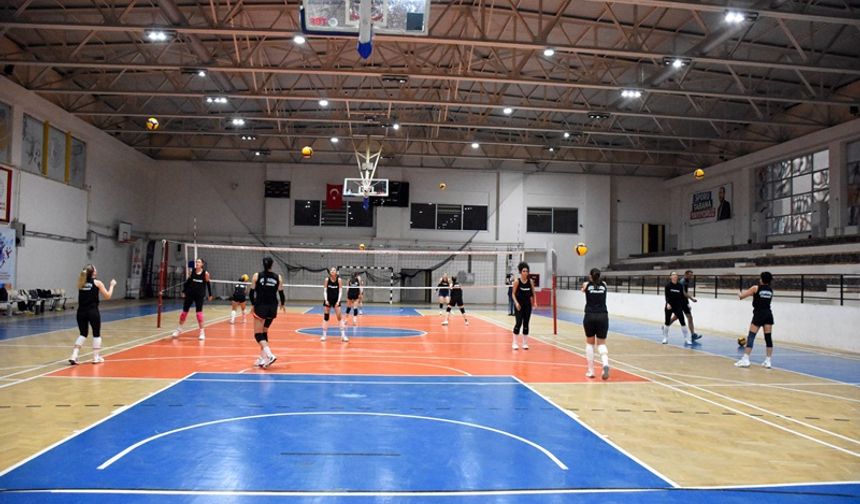 DBB Kadın Voleybol Takımı 1. Lig’e hazır