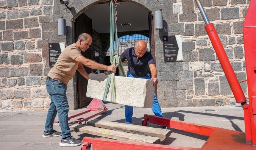 Hani’de inşaat kazısında tarihi mezar kapağı ortaya çıktı