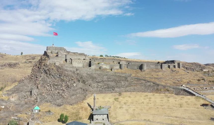 Kars Kalesi ihtişamıyla bin yıldır geçmişin izlerini taşıyor