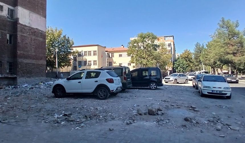 Diyarbakır’da Yıkılan Apartmanların Alanları Otoparka Dönüşüyor