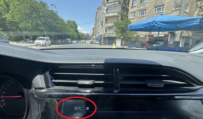 Diyarbakır'da Araç İçi Fırına Döndü!