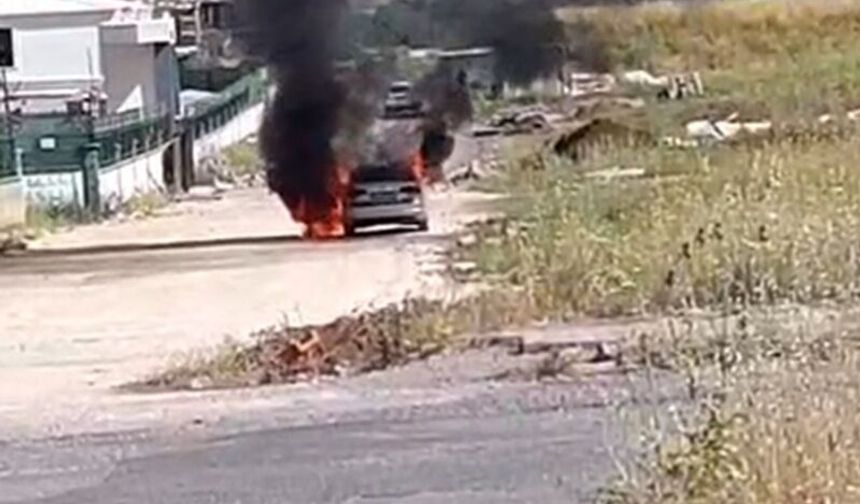 Yenişehir İlçesinde Bir Araç Kendiliğinden Alev Aldı