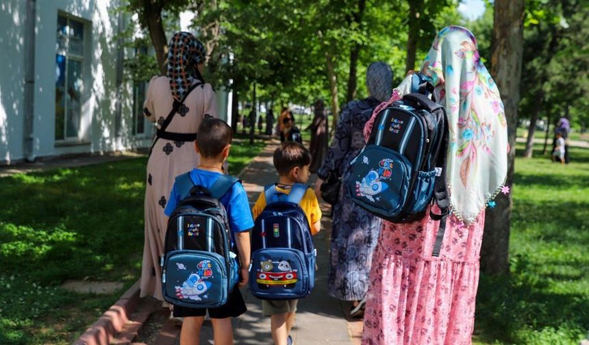 440 çocuğa okul çantası ve kırtasiye desteği
