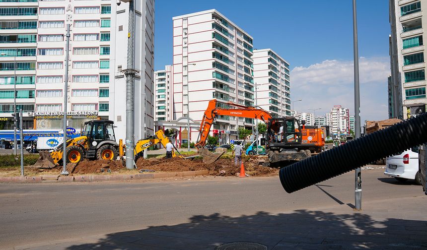 Çöken kanalizasyon ve yağmur suyu hattı yenilendi