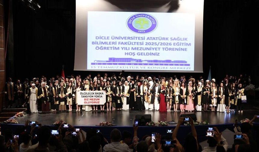 Dicle Üniversitesi’nde Bir İlk! Tarihe Geçen Mezuniyet Töreni