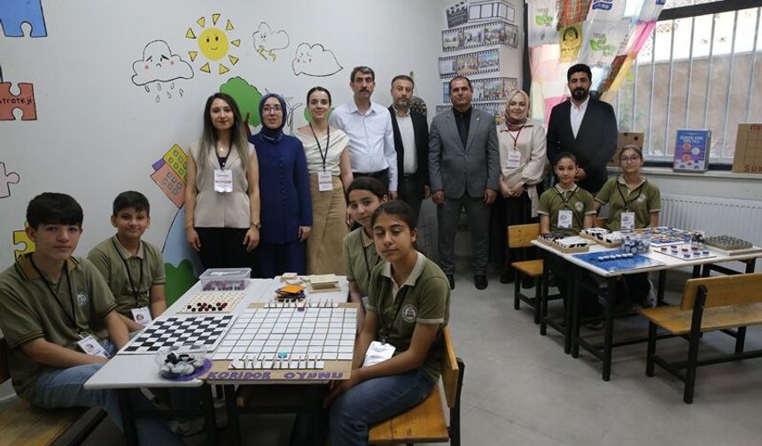 Öğrencilerin topladıkları atıklarla "Sıfır Atık Zeka Oyunları Atölyesi" açıldı