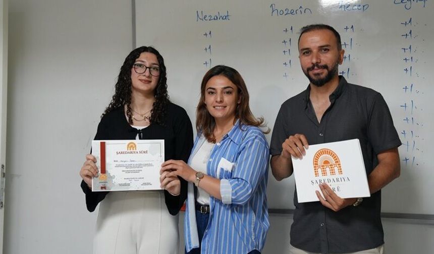 Sur Belediyesi Kürtçe Kursu Öğrencilerine Sertifikalarını Verdi