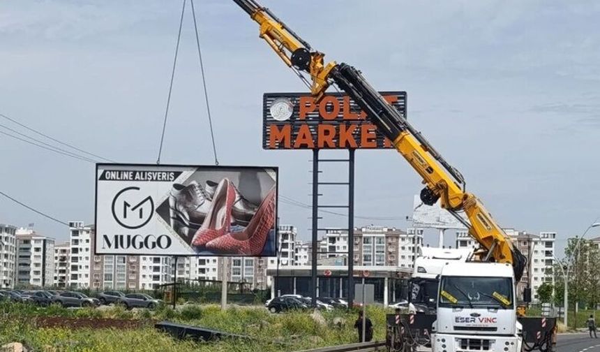 Diyarbakır’da kent estetiğini bozan reklam panoları kaldırılıyor