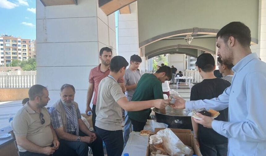 Tutsaklıktan Özgürlüğe Mavi Marmara'dan Sumud'a Konferans ve Kermes Programı Düzenlendi