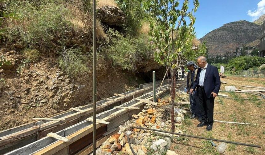 Uludere'de tarımsal sulama kanalı çalışması sürüyor