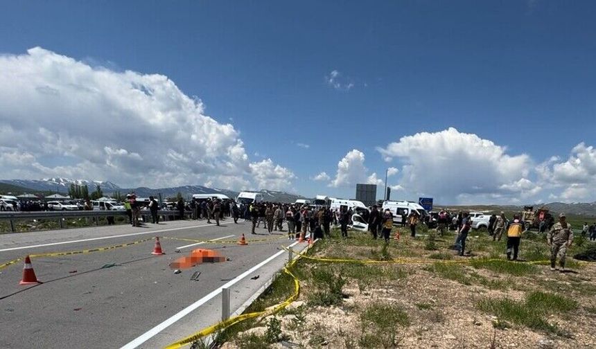 Van'da kaza 4 kişi hayatını kaybetti, 2 kişi yaralandı