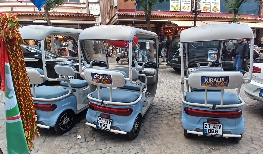 Diyarbakır Sur’da elektrikli gezi araçları hizmete girdi