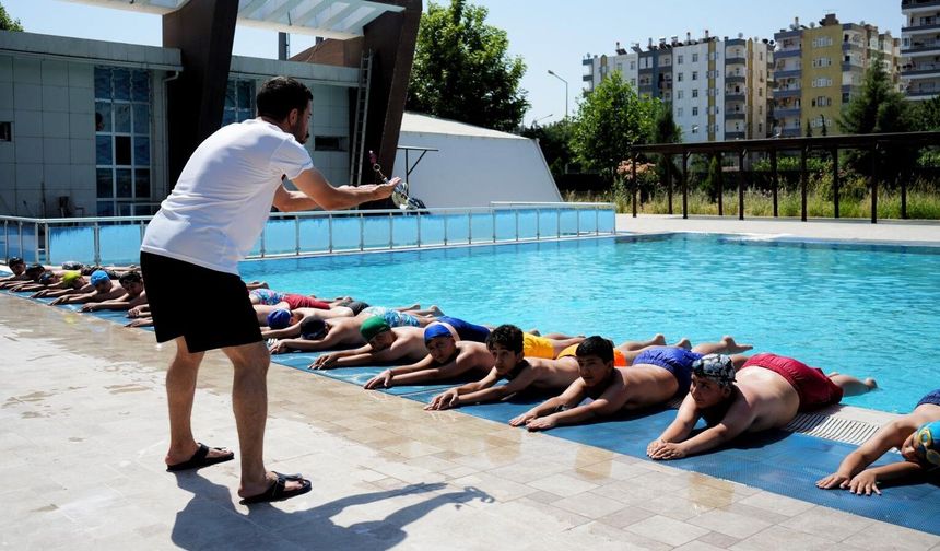 3000 kişiye yüzme kursu