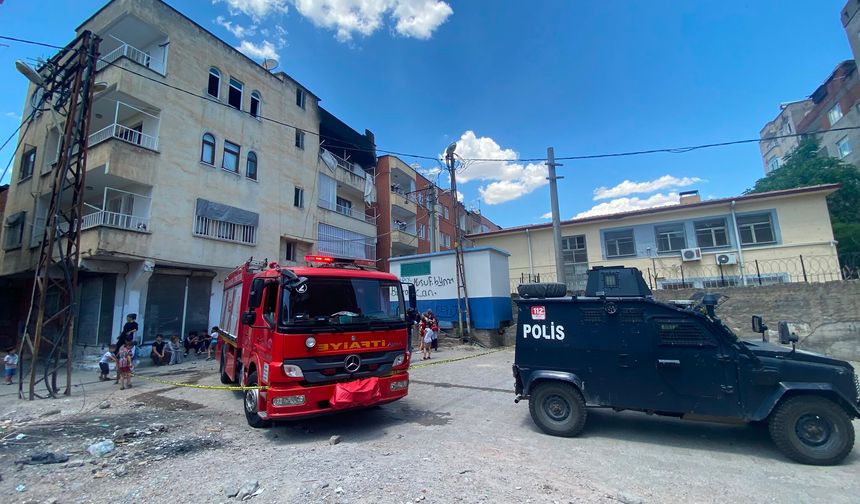 Diyarbakır'da yangın çıkan ev kullanılamaz hale geldi