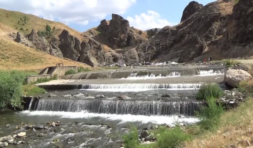 Muş’un Kızılağaç Kanyonu yaz aylarında ilgi görüyor
