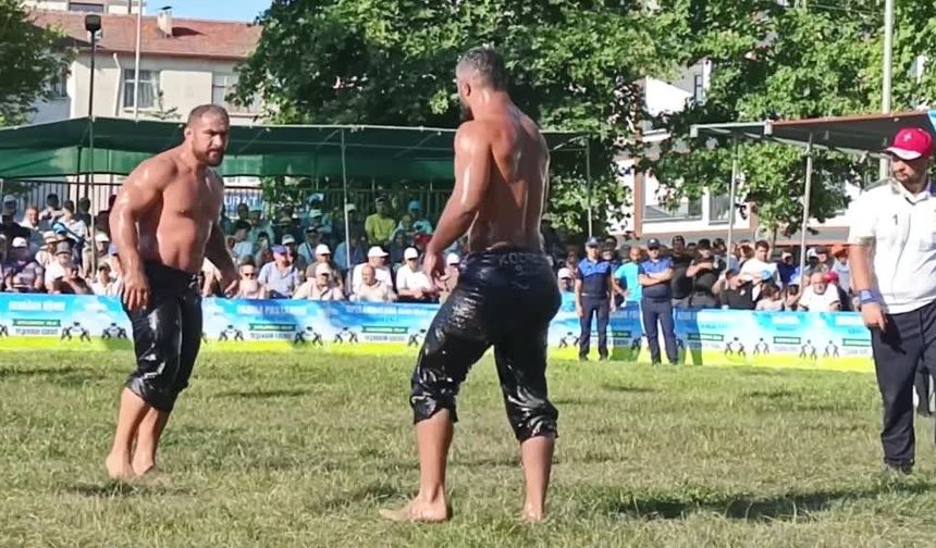 Tarihi Namazgah Güreşleri'nde Altın Kemer Seçkin Duman'ın Oldu