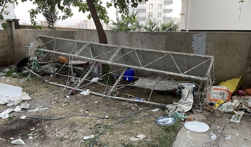 İnşaatta iskele koptu; 2 işçi yaşamını yitirdi